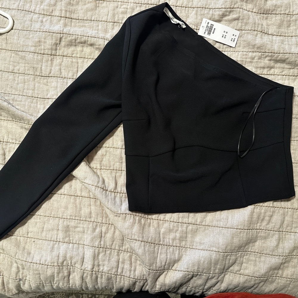 Abercrombie NWT Black One-Shoulder Top